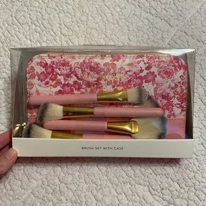 NWT Isaac Mizrahi Makeup Brushes and Case